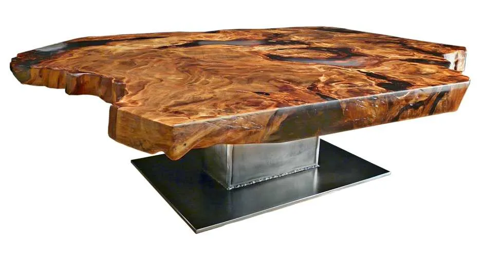 Kauri-Couchtisch mit organischer Silhouette