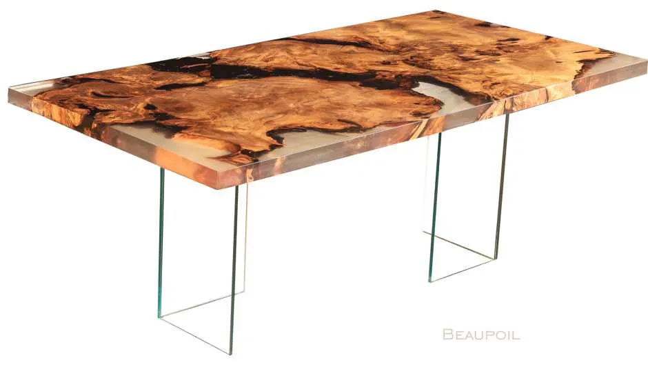 Kauri-Designtisch mit Glasfüßen